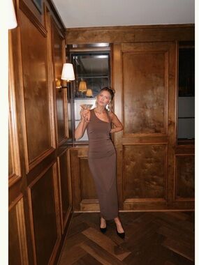 Hansen & Gretel Shimmy Fitted Maxi Dress-Brown